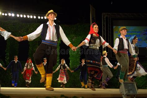 Serbian folk dance editorial stock photo. Image of costumes - 43287723