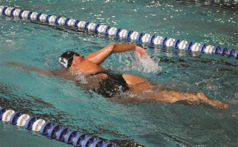 Upperclassmen achieve personal bests in ‘senior swim meet’ - Loquitur