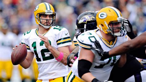 Green Bay Packers Aaron Rodgers concerned about knee - ESPN