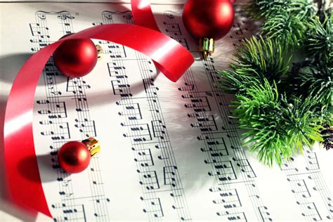 Top 10 songs for the perfect holiday playlist