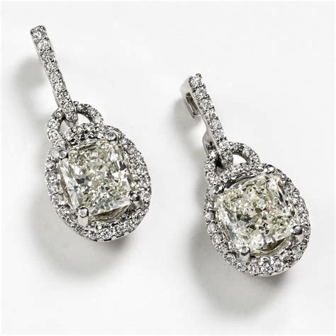 Welcome to the fashion world: Diamond ear rings