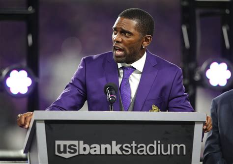 Watch: Randy Moss gets inducted into Minnesota Vikings Ring of Honor