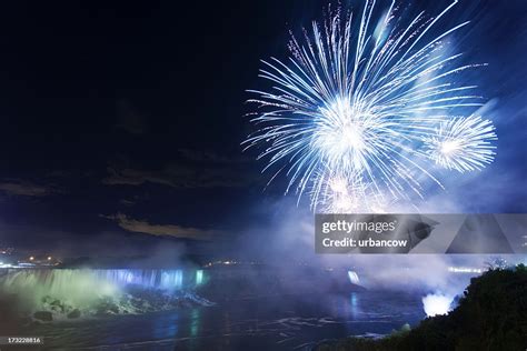 Fireworks Over Niagara Falls High-Res Stock Photo - Getty Images