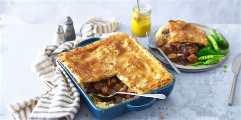 Bangers and Mash Pie - Meatless Farm