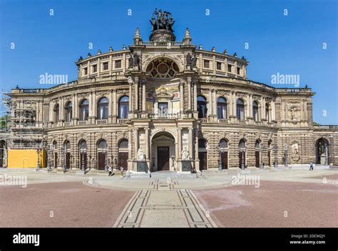 Opera semperoper architecture city hi-res stock photography and images ...