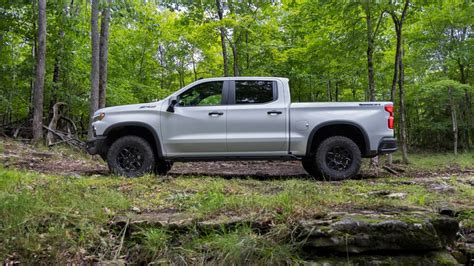 Chevrolet Silverado Interior Layout & Technology | Top Gear