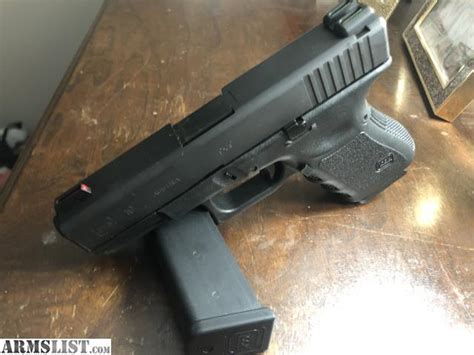 ARMSLIST - For Sale: Glock 19 gen 3 fiber optic sights