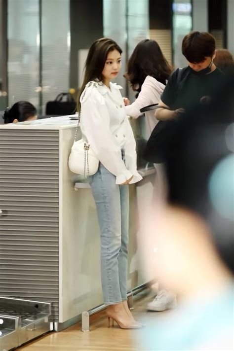 BLACKPINK's Jennie Wows With Airport Fashion And Is On Her Way To ...