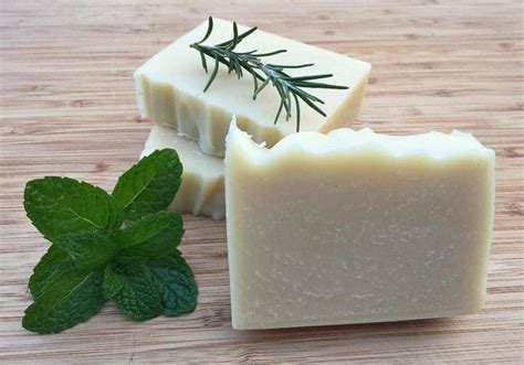 Homemade Rosemary Mint Shampoo Bars