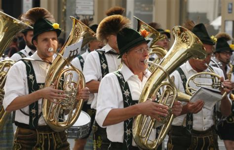 How to Play the Sousaphone: Step by Step Guide - Brass 'n Wind