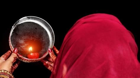 Karwa Chauth 2023: Who Was The First To Observe The Holy Fast? - News18