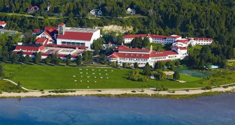 8 Best Resorts In Michigan - TravelTourXP.com