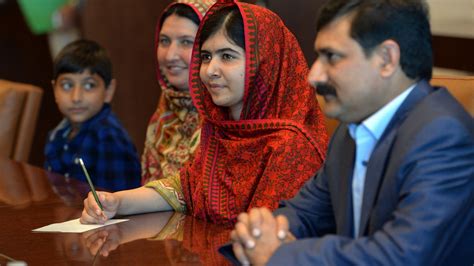 Malala Yousafzai Mother