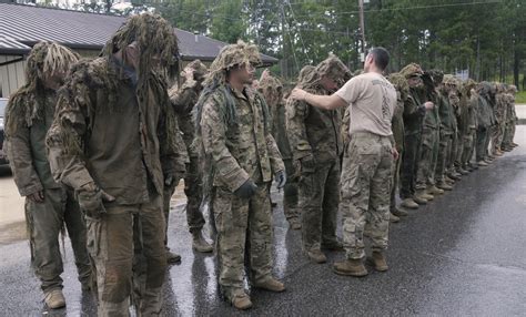 'A difficult and dirty job': Soldiers push their limits in training at ...