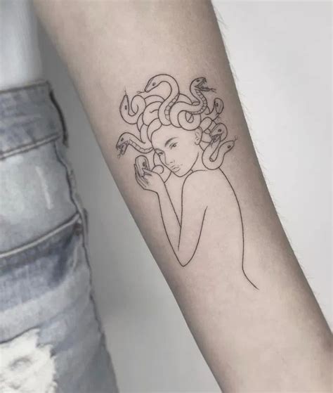 Medusa Tattoo - Tattoo Designs for Women in 2021 | Medusa tattoo ...