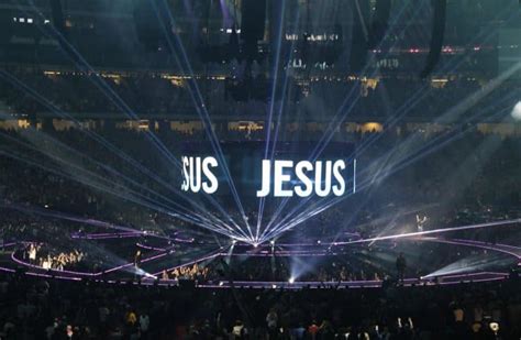 15 Best Christian Songs of All Time - Singersroom.com