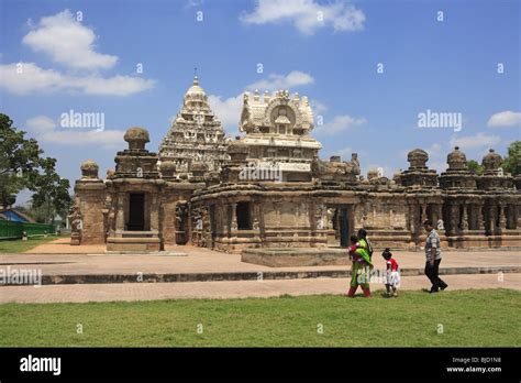 Kailasanatha temple ; Dravidian temple architecture ; Pallava period ...