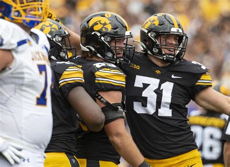 Jack Campbell, Iowa football’s team-first leader, brings ‘double value’ to Hawkeyes’ defense ...