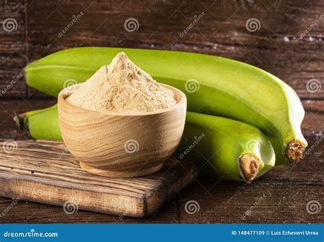 Raw and Dried Green Bananas, Plantain Flour, Resistant Flour, Prebiotic Food, Gut Health Stock ...