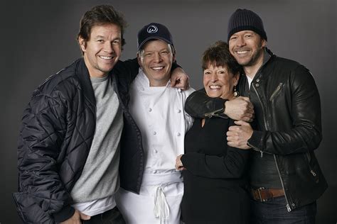 Mark Wahlberg Family 2023, Wife, Kids, Father, Age, Height, Net Worth ...