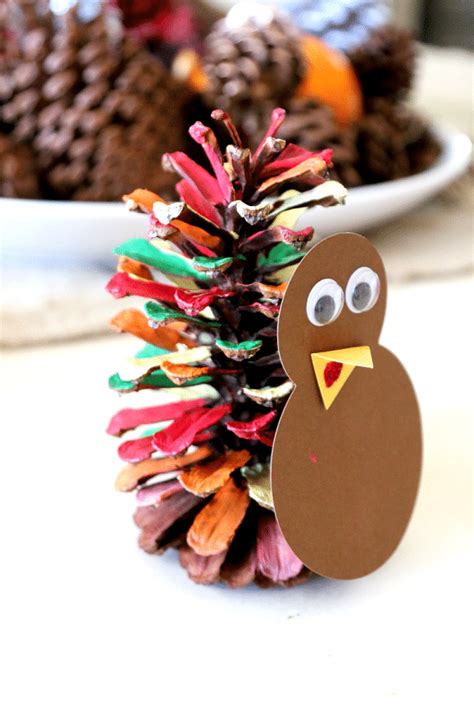 Make a Pinecone Turkey Craft with our FREE Printable! - MomDot