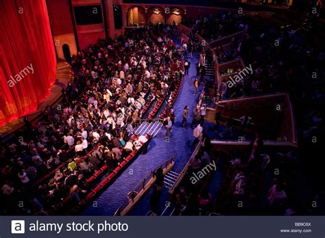 Bellagio "O" theater audience - Cirque du Soleil Stock Photo: 24178754 - Alamy