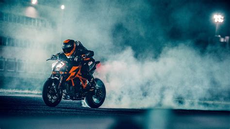 2020 KTM 1290 Super Duke R Review | A bold, unfiltered speed machine | Autoblog