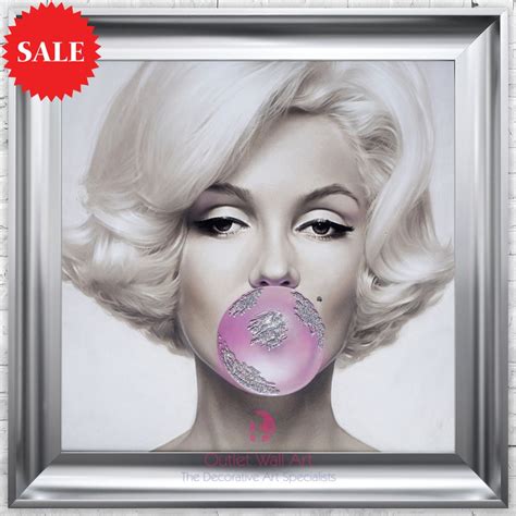 Marilyn Monroe Bubble Gum wall art size 75cm x 75cm | Outlet Wall Art