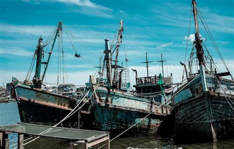 Premium Photo | Local fishing boats dock park into the sea