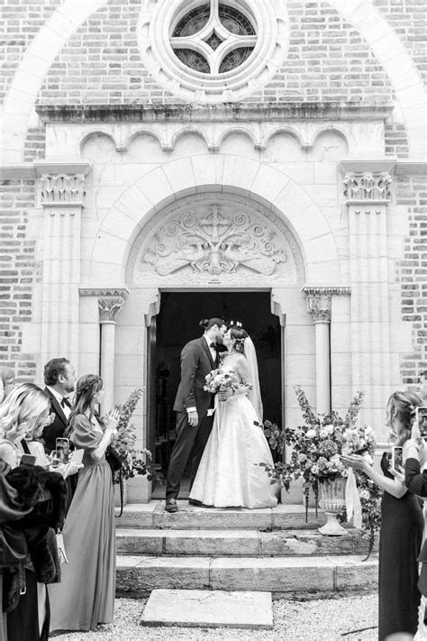 This French château wedding stuns with colorful floral details