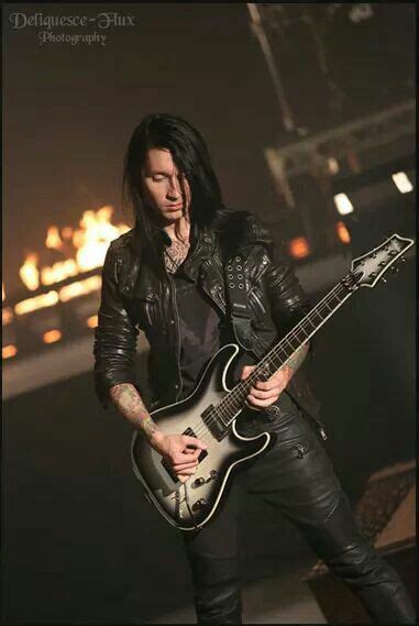 Fuckin love this solo.. Also so hot... Oh, yeah Jake too, I was talking about the guitar. (c-1 ...