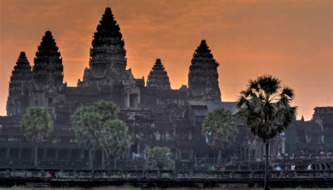 Sunrise at Angkor Wat - Hecktic Travels