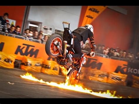 Motorcycle fire stunt - YouTube