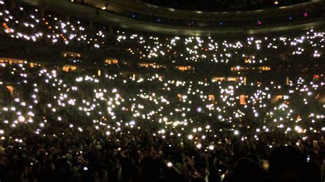 Hundreds of Cell Phone Lights at the Black Keys concert 9/21/14! - YouTube