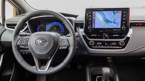 2020 Toyota Corolla Hatchback Review | AutoTrader.ca