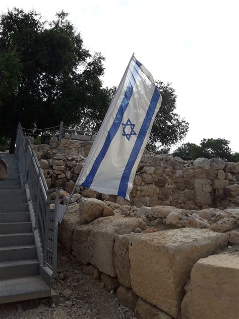 A Jewish Grandmother : Rosh Chodesh Prayers at Tel Shiloh