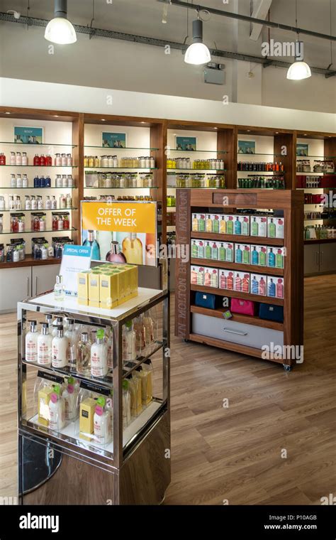 Molton brown shop hi-res stock photography and images - Alamy