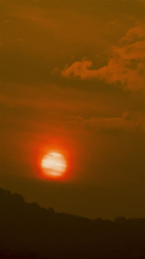 Timelapse of dramatic sunrise with orange sky in a sunny day. 24833532 Stock Video at Vecteezy