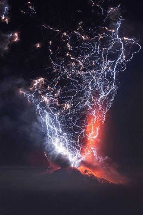 Volcano Lightning Wallpaper 4k | Volcano Erupt