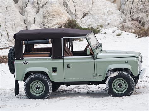 Cool & Vintage Land Rover Defender N62 - IMBOLDN