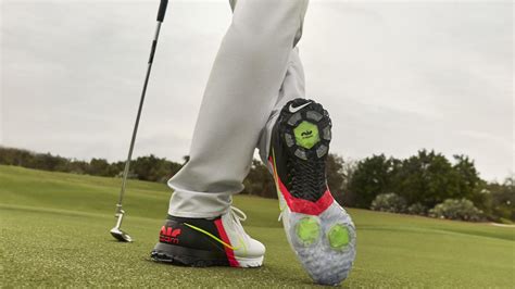 What golf shoes does Tiger Woods wear? - GolfGETUP