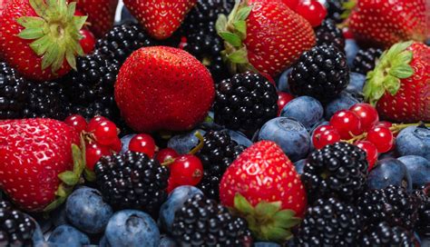 Are Blueberries, Blackberries and Strawberries Really Berries ...