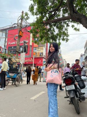 In the streets of karol bagh | Pixstory