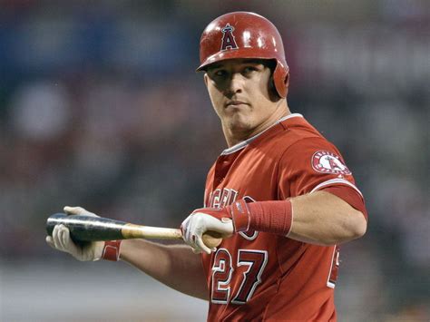 PHOTO: Mike Trout unveils new customized trout cleats | theScore.com