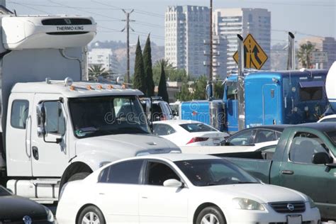 Traffic Jam on the 405 FWY Los Angeles, CA Editorial Image - Image of ...