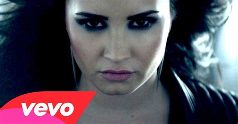 Demi Lovato - Heart Attack (Video ufficiale, testo e traduzione) | AllSongs