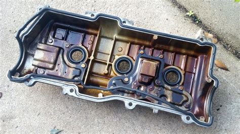 6 Symptoms of a Valve Cover Gasket Leak (Replacement Cost in 2023)