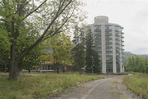 DSC00646 | Nevele Grand Hotel, Ellenville NY Tower building | Matthew Wagenknecht | Flickr