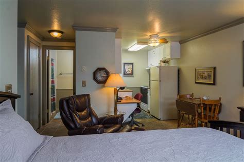 Looking for a motel in Boise? Then see the room of Bond Hotel and ...