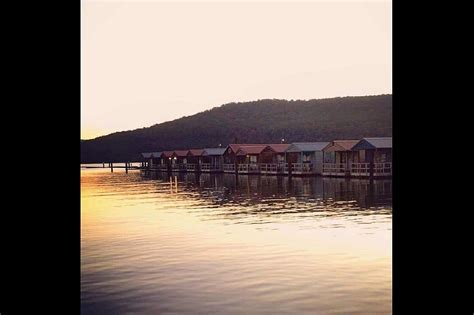 You Won't Want to Leave These Floating Cabins in Tennessee [PHOTO